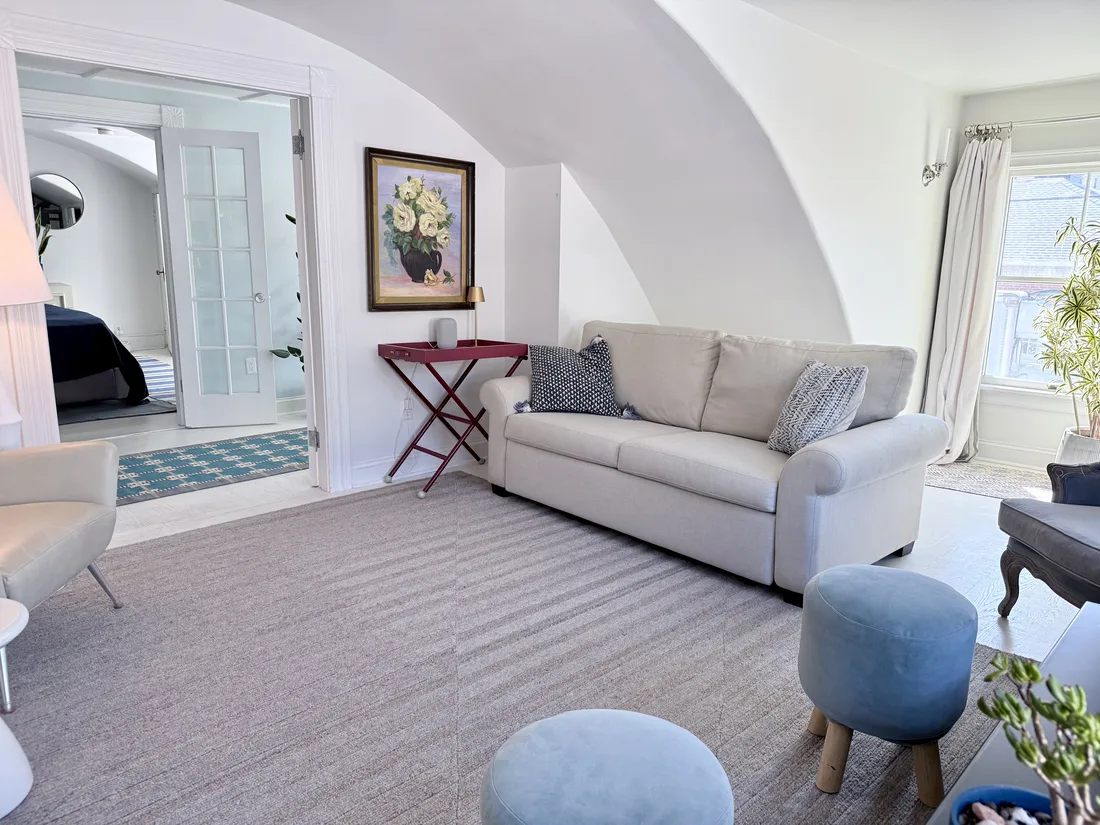 Queen sleeper sofa and curved ceiling in the Ptown Perch living room